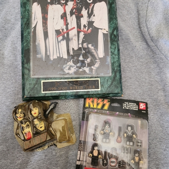KISS World Tour Memorabilia Set - Picture 7 of 7